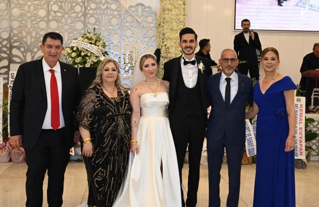 Başkan Dere, kızını evlendirdi