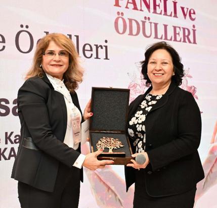 İEÜ'ye 'Kadınların geleceğini güçlendiren üniversite' ödülü