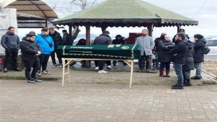 Marmara'da batan 'BATUHAN A'nın sahibi toprağa verildi; adını gemiye verdiği oğlu tabutun başından ayrılmadı