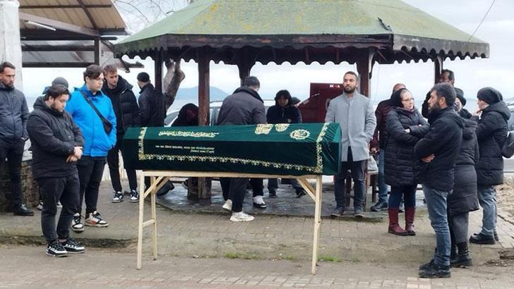 Marmara'da batan 'BATUHAN A'nın sahibi toprağa verildi; adını gemiye verdiği oğlu tabutun başından ayrılmadı