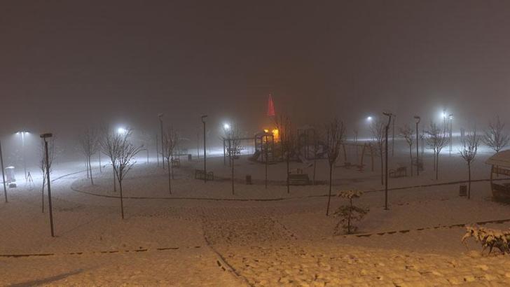 Ankara'da kar yağışı etkili oldu