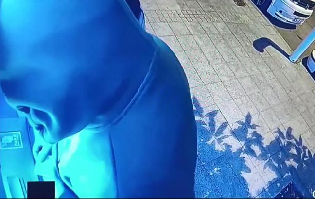 İstanbul- İstanbul'da ATM'lerden hırsızlık yapan şüpheliler kamerada