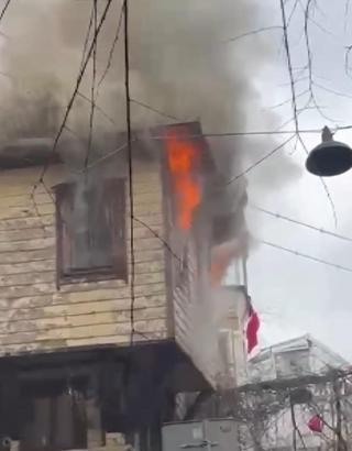 İstanbul - (ek görüntü ve geniş haber) - Ortaköy'de yangın paniği; iki katlı iş yeri alev alev yandı