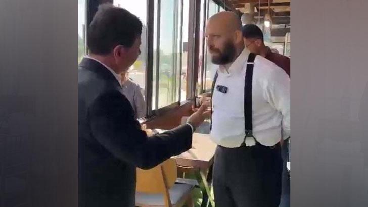 CHP Muğla Büyükşehir Belediye başkan adayı Aras ile İYİ Parti Bodrum Belediye başkan adayı Süer arasında 'tokalaşma' gerginliği