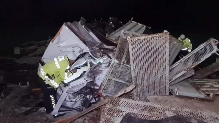 Kırıkkale'de TIR devrildi: 3 yaralı