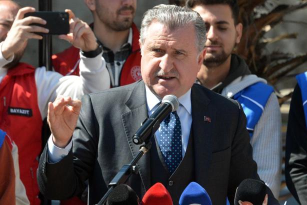 Bakan Bak'tan, Kahramanmaraş'a 12 bin 500 kişilik stadyum sözü