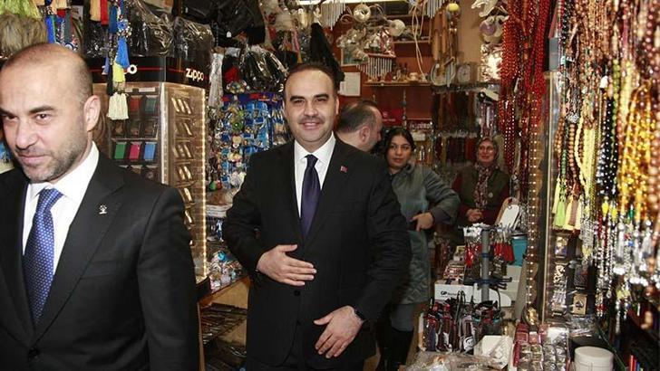 Kacır: Kendisini hayali cumhurbaşkanı yardımcısı ilan edip, 700 kilometre ötede mitingler yapıyordu