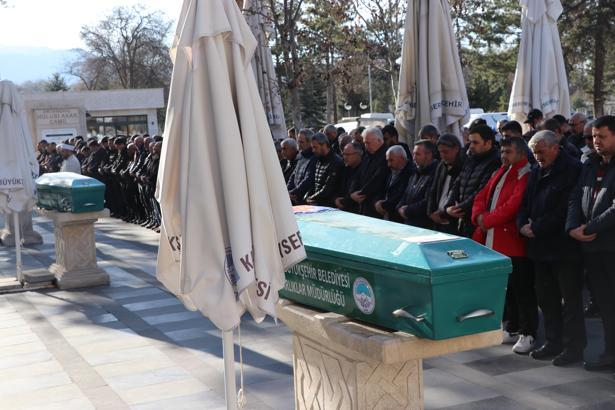 Kamyon ile otomobil çarpıştı; baba ve kızı öldü, 1 yaralı (2)