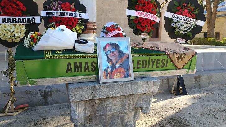 Kar kütlesinin altında kalarak ölen rehber İnan, Amasya’da toprağa verildi