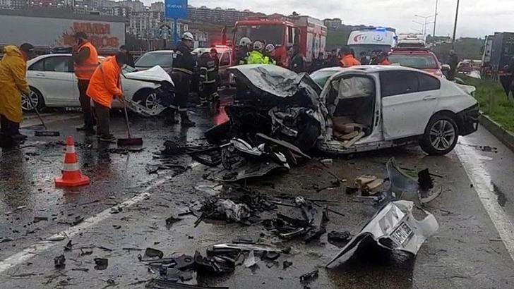 Tekirdağ'da iki otomobil kafa kafaya çarpıştı: 1 ölü, 2 yaralı