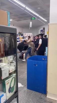 İstanbul - Başakşehir'de zincir markette kavga kamerada