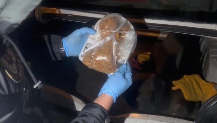 Otomobilinde uyuşturucu ve çelik yelek çıktı, tutuklandı