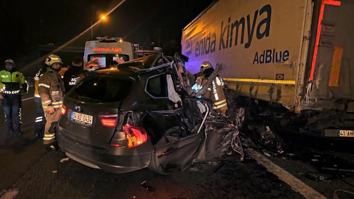 İstanbul-Bağcılar'da kontrolden çıkan Cip kamyona çarptı