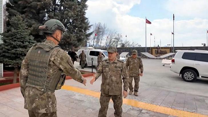 Orgeneral Bayraktaroğlu, sınır ötesi ve hudut hattındaki askerleri denetledi