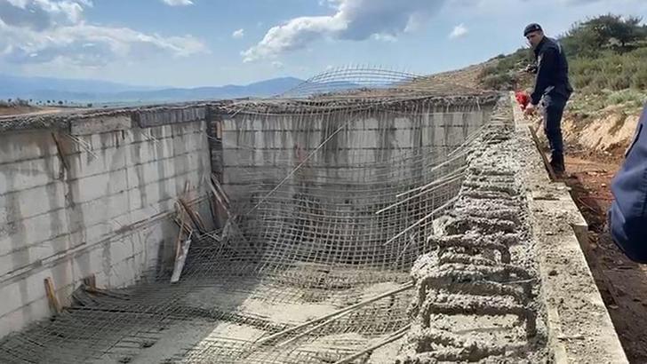 İnşası süren deprem konutlarında iskele çöktü; 4 işçi yaralı