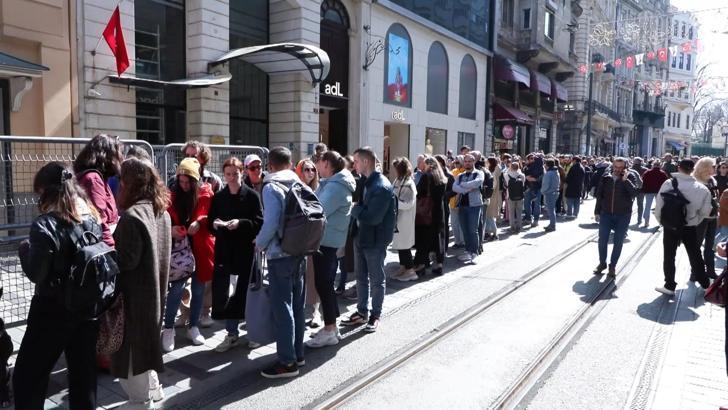 İstanbul - Rusya’nın İstanbul Başkonsolosluğu’nda uzun seçim sırası