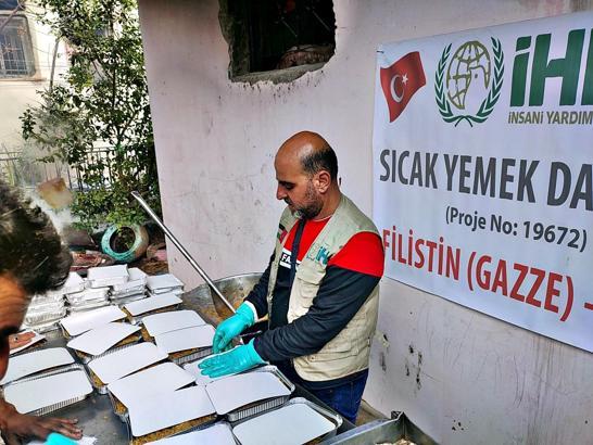 İHH, Gazze'de en çok yemek faaliyeti yapan kuruluşlar arasında yer aldı