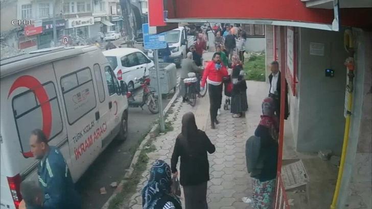 İskenderun'da yemek dağıtan Türk Kızılay personeline saldırı
