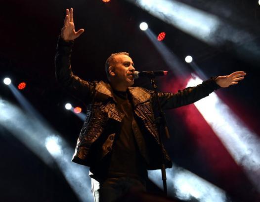 Zafer coşkusuna Haluk Levent eşlik etti