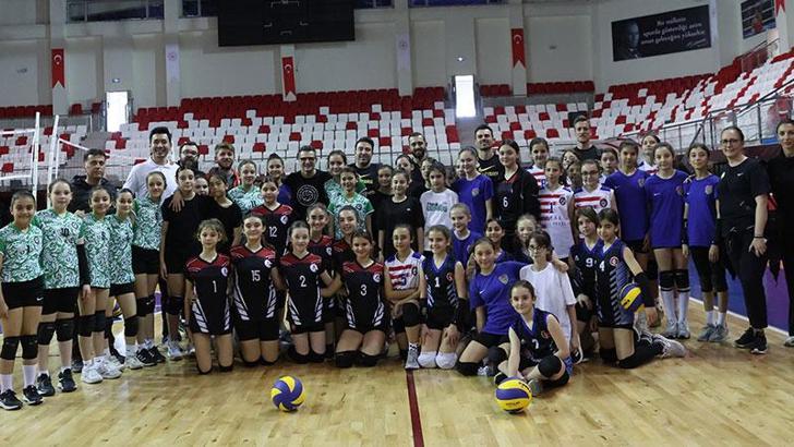 Yarının Sultanları projesi, kız çocukların hayatına ışık tutmaya devam ediyor