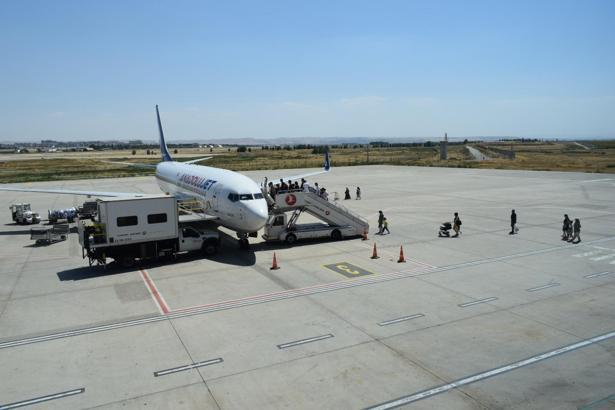 Batman Havalimanı'nı bir ayda 50 bin yolcu kullandı