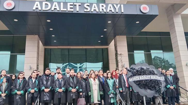 Olaylı maçta tutuklamalara avukatlardan 'siyah çelenk'li tepki