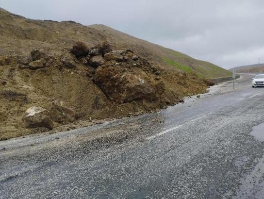 Muş- Erzurum kara yolunda heyelan