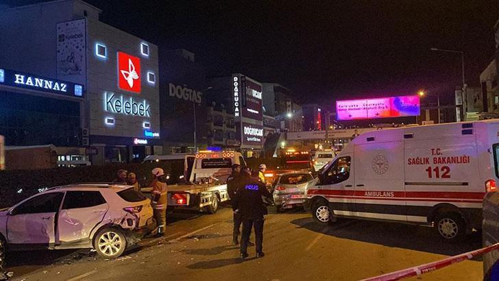 Cadde üzerine kaza raporu hazırlayanlara otomobil çarptı: 2 ölü, 7 yaralı