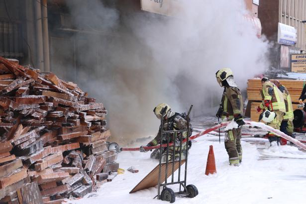 Ankara'da ahşap torna atölyesi yandı