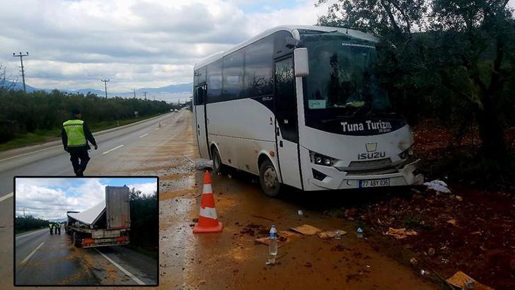 İşçi servis midibüsüyle TIR çarpıştı: 8 yaralı