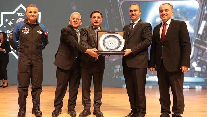 Bakan Kacır: İlk milli haberleşme uydumuz TÜRKSAT 6-A'yı uzaya göndermeye hazırlanıyoruz