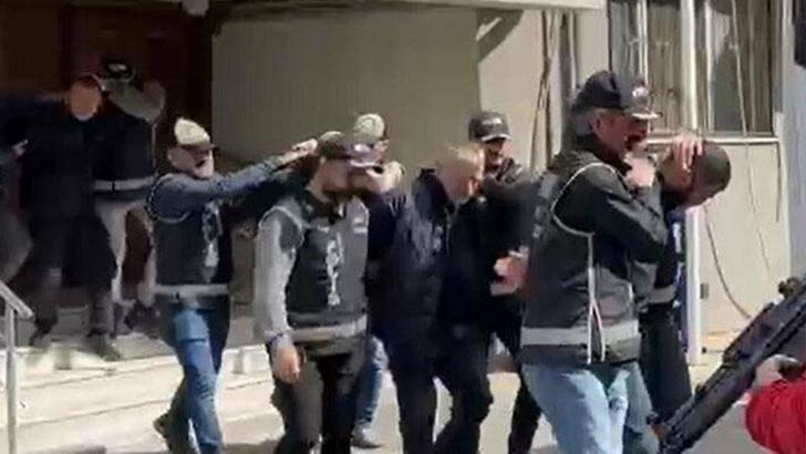 İzmir merkezli 'Mahzen 13' operasyonunda 15 şüpheli tutuklandı