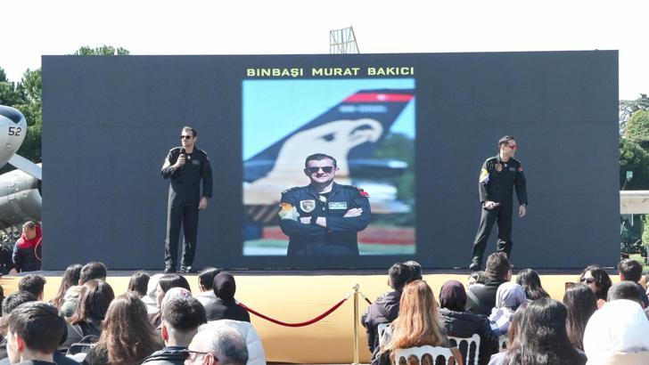 İstanbul- SOLOTÜRK İstanbul'da hayranlarıyla buluştu