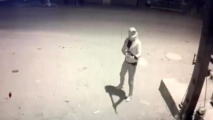 'Siyasi broşür' kavgasının yaşandığı iş yerine pompalı tüfekli saldırı; o anlar kamerada