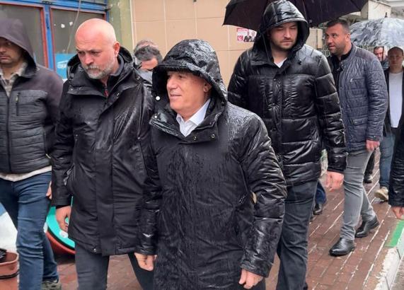 CHP Bursa Büyükşehir Belediye Başkan Adayı Bozbey: Yağmur, çamur demeden gülümseyen Bursa için yollardayız