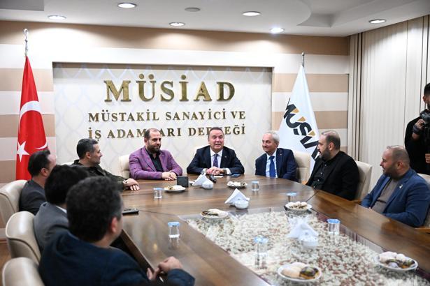 Başkan Böcek MÜSİAD'ı ziyaret etti