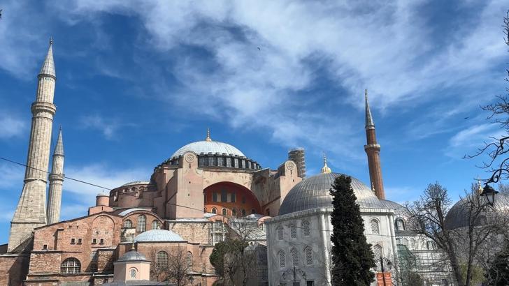 İstanbul- Ayasofya Cami restorasyonunda II.Bayezid Minaresi'nde söküm işlemi başladı