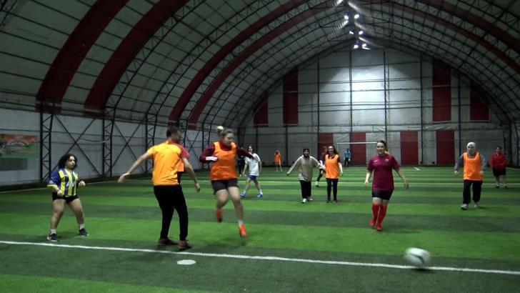 İstanbul - Kadınlar sosyal medyadan halı sahaya