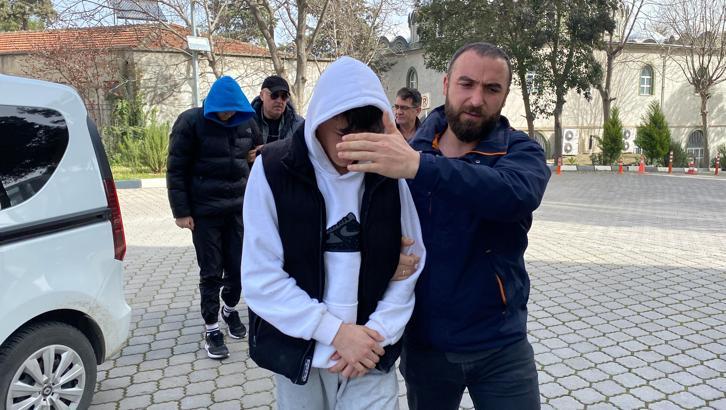 17 yaşındaki 4 şüpheliden 1605 sentetik hap çıktı