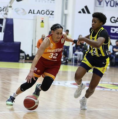 Fenerbahçe yarı final serisinde ilk maçı kazandı