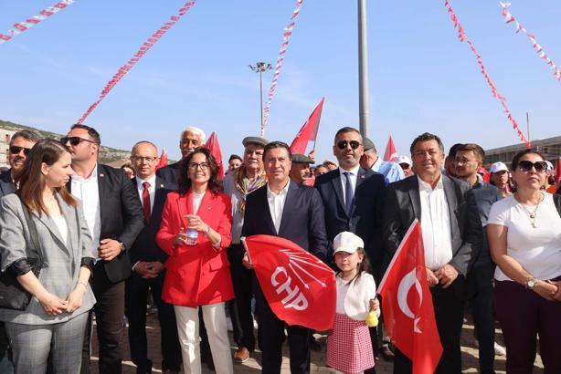 CHP Muğla Büyükşehir Belediye Başkanı Adayı Ahmet Aras, son mitingini Menteşe'de yaptı