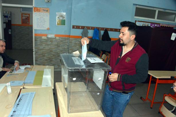 Kahramanmaraş'ta oy verme işlemi başladı