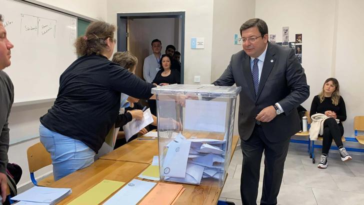 CHP Çanakkale adayı Muharrem Erkek oyunu kullandı