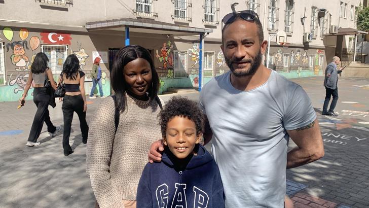 İstanbul- Gine'li gelin İstanbul'da oyunu kullandı