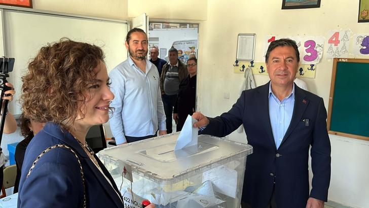 Muğla Büyükşehir Belediye Başkan adayları Bodrum'da oy kullandı