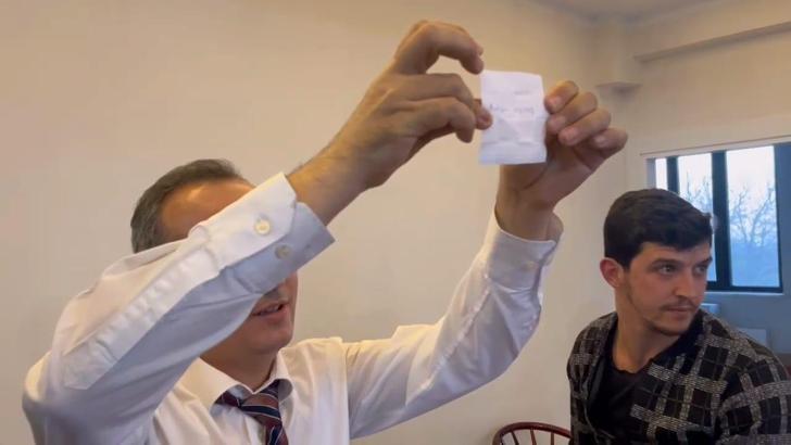 2 aday eşit oy aldı, muhtar kurayla belirlendi