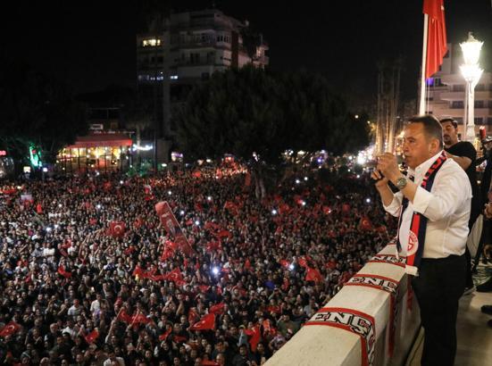 Muhittin Böcek: Hepinizin başkanıyım