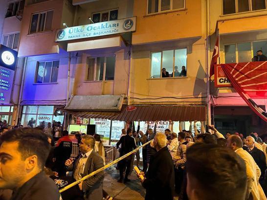 CHP binasının balkonunun çökmesiyle yaralanan eski yönetim kurulu üyesi öldü