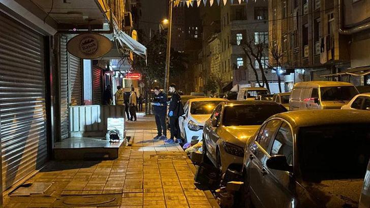 Küçükçekmece'de iki grup arasında bıçaklı kavga: 1 yaralı