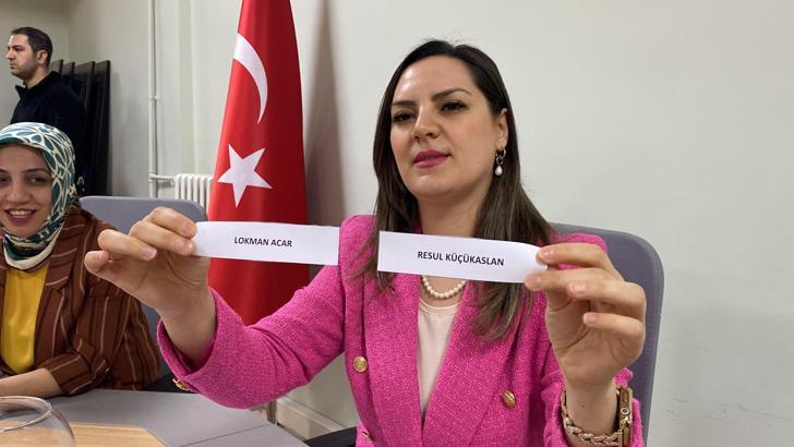 Midyat’ta 2 adayın eşit oy aldığı sandıkta, muhtar kura ile belirlendi